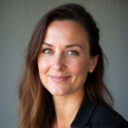 Profesjonelt portrett av Sofia Hansen.